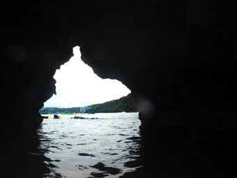 沖縄・青の洞窟