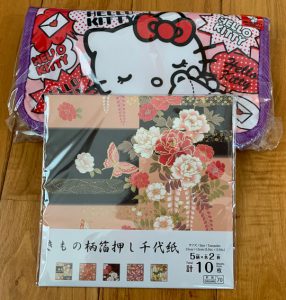 ハローキティポーチ(Hello Kitty Pouch)と千代紙(Chiyogami)