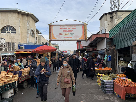 オシュバザール(Osh Bazaar)